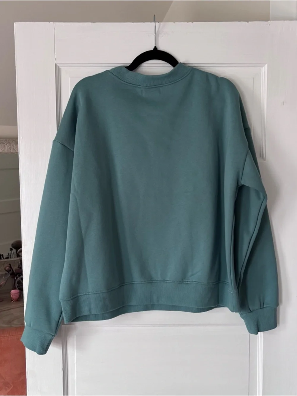 NWT 'GIGI' Appliqué Sweatshirt - Picture 4 of 4